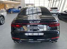 Audi S8 2025