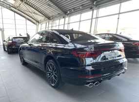 Audi S8 2025