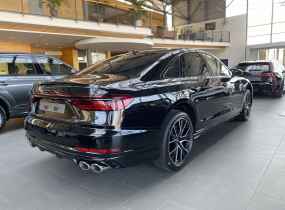 Audi S8 2025