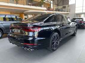 Audi S8 2025