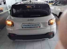 Jeep Avenger 1,2 MHEV DCT6 Summit