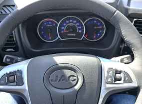 Бортовий вантажний автомобіль JAC X200