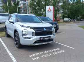 MITSUBISHI Outlander 2.5 CVT Ultimate