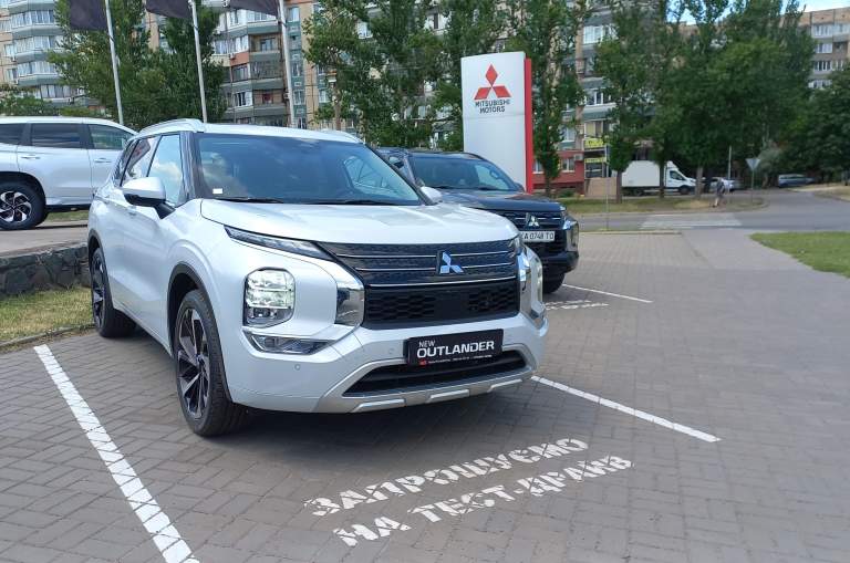 MITSUBISHI Outlander 2.5 CVT Ultimate