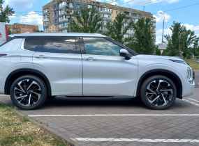MITSUBISHI Outlander 2.5 CVT Ultimate
