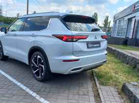 MITSUBISHI Outlander 2.5 CVT Ultimate