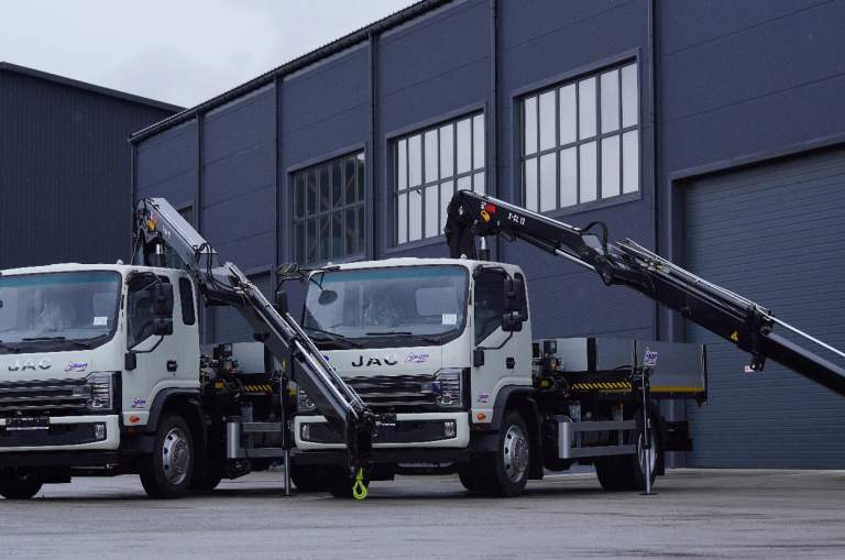 Автомобіль бортовий з КМУ HIAB (Швеція) на шасі JAC N120