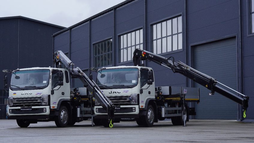 Автомобіль бортовий з КМУ HIAB (Швеція) на шасі JAC N120