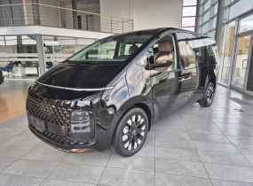 Hyundai Staria 2.2 CRDi 7-Top Bronze 8AT 4WD