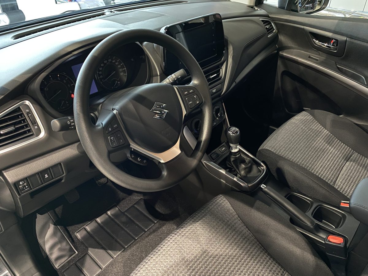 Suzuki S-cross 1.4T 2WD M/T GL