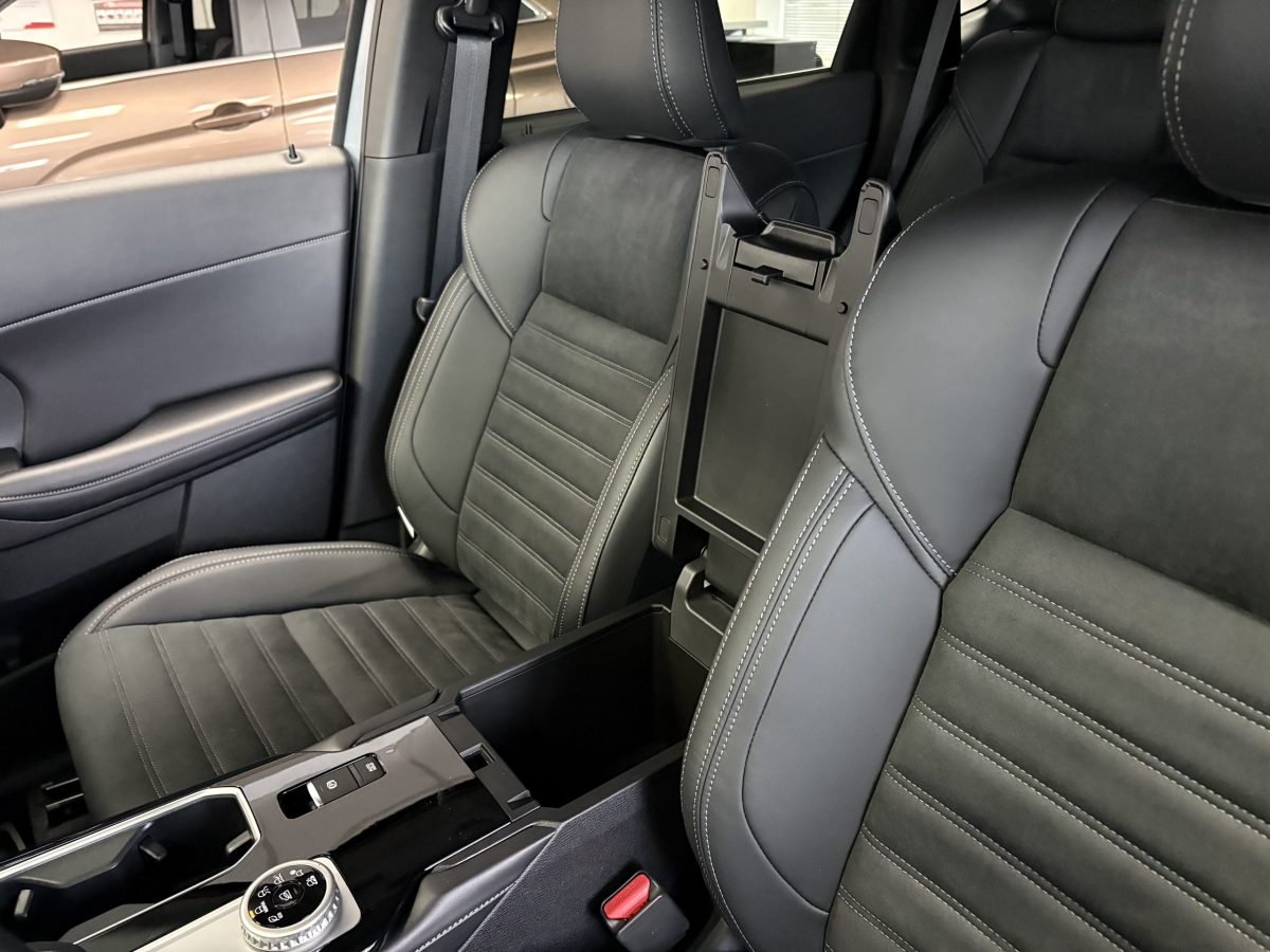 MITSUBISHI Outlander 2.5 CVT Intense