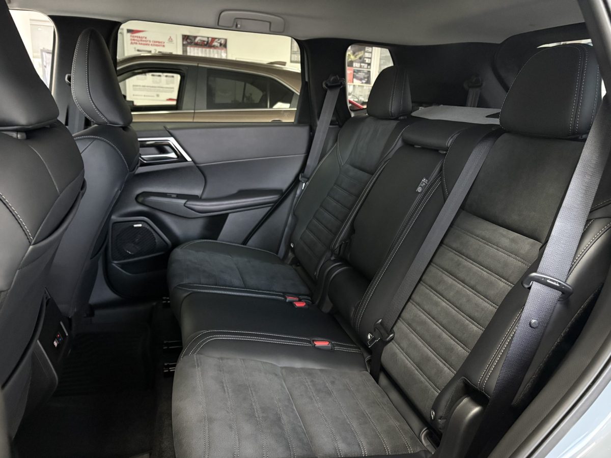 MITSUBISHI Outlander 2.5 CVT Intense