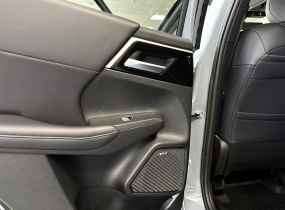 MITSUBISHI Outlander 2.5 CVT Intense