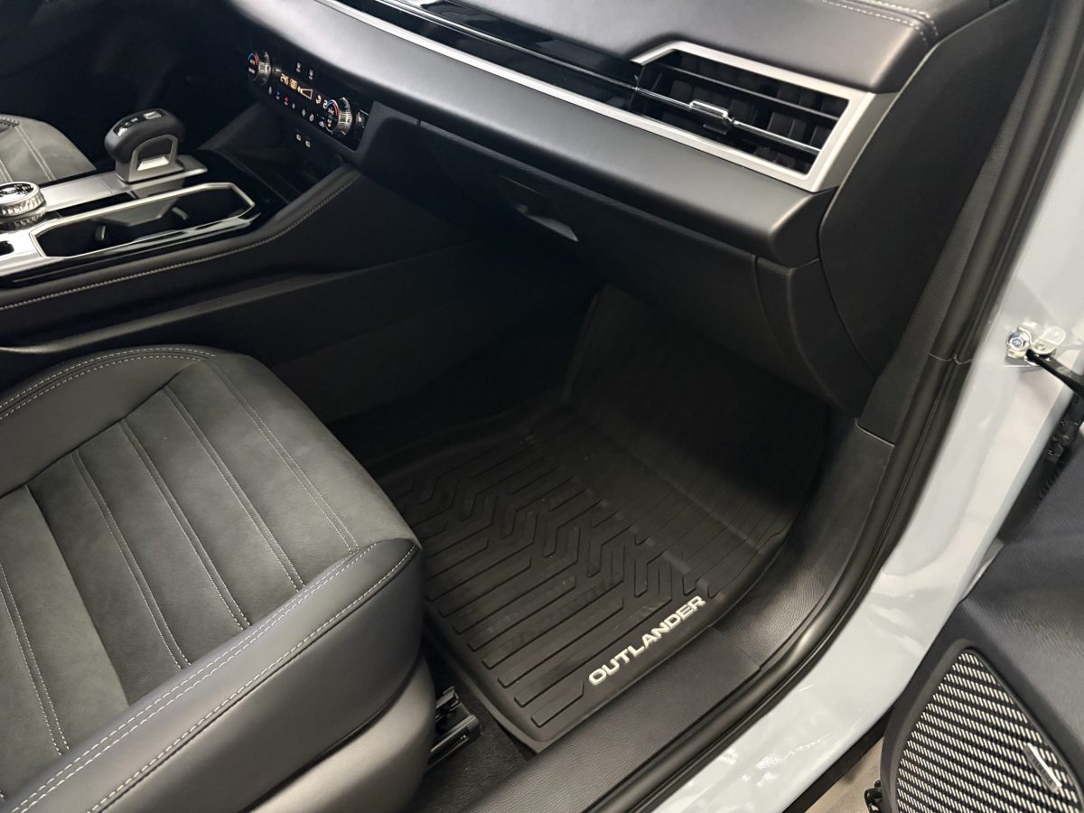 MITSUBISHI Outlander 2.5 CVT Intense
