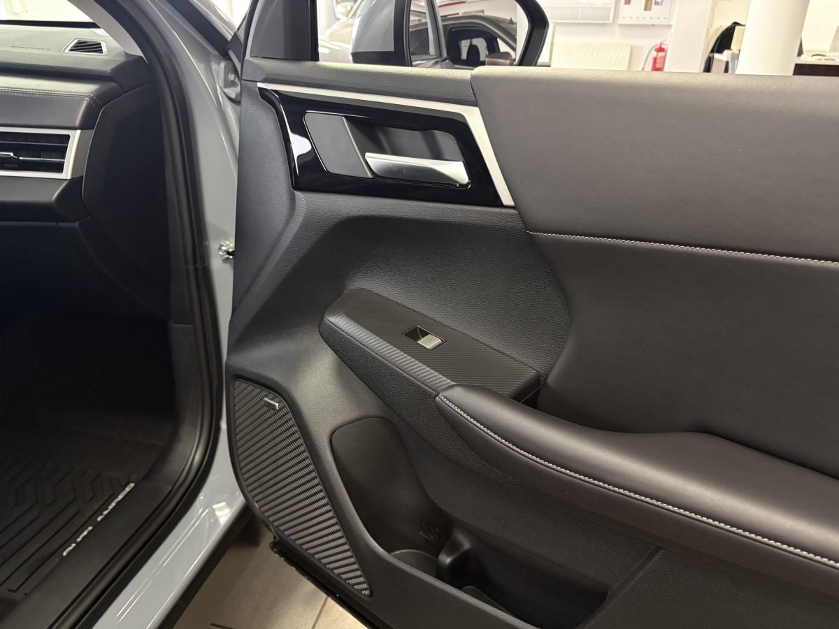 MITSUBISHI Outlander 2.5 CVT Intense
