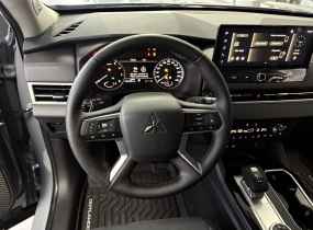 MITSUBISHI Outlander 2.5 CVT Intense