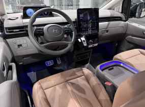 Hyundai Staria 2.2 CRDi 7-Top Bronze 8AT 4WD