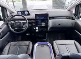 Hyundai Staria 2.2 CRDi 7-Top Bronze 8AT 4WD