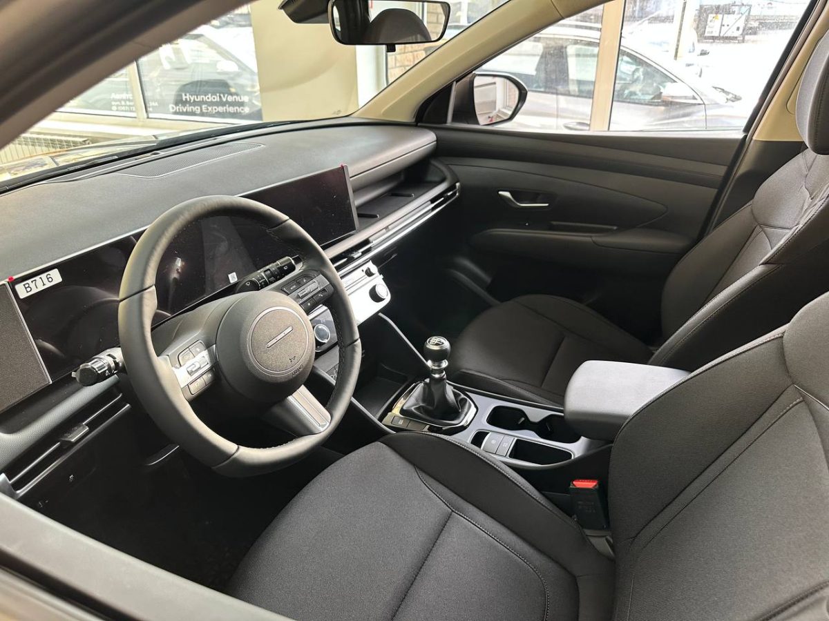 HYUNDAI Tucson NX4 PE 2.0 Express 2WD