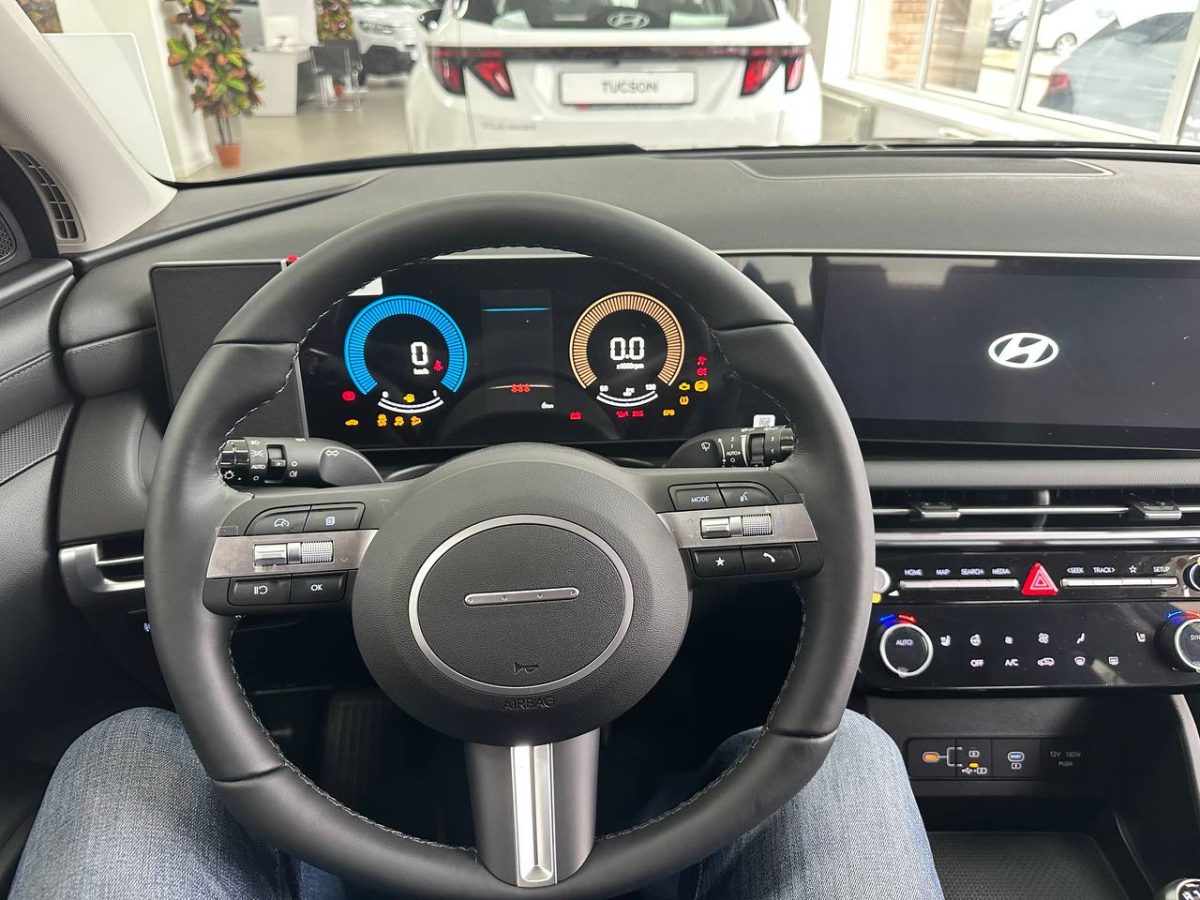 HYUNDAI Tucson NX4 PE 2.0 Express 2WD