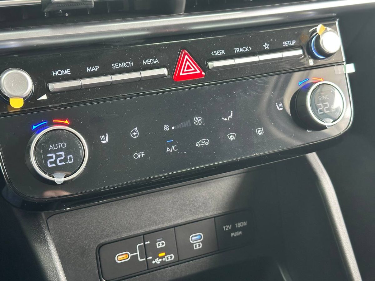 HYUNDAI Tucson NX4 PE 2.0 Express 2WD
