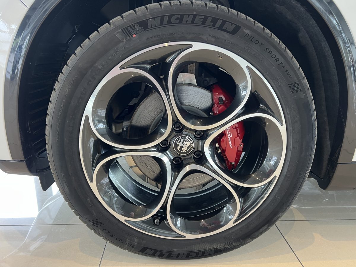 ALFA ROMEO STELVIO 2024