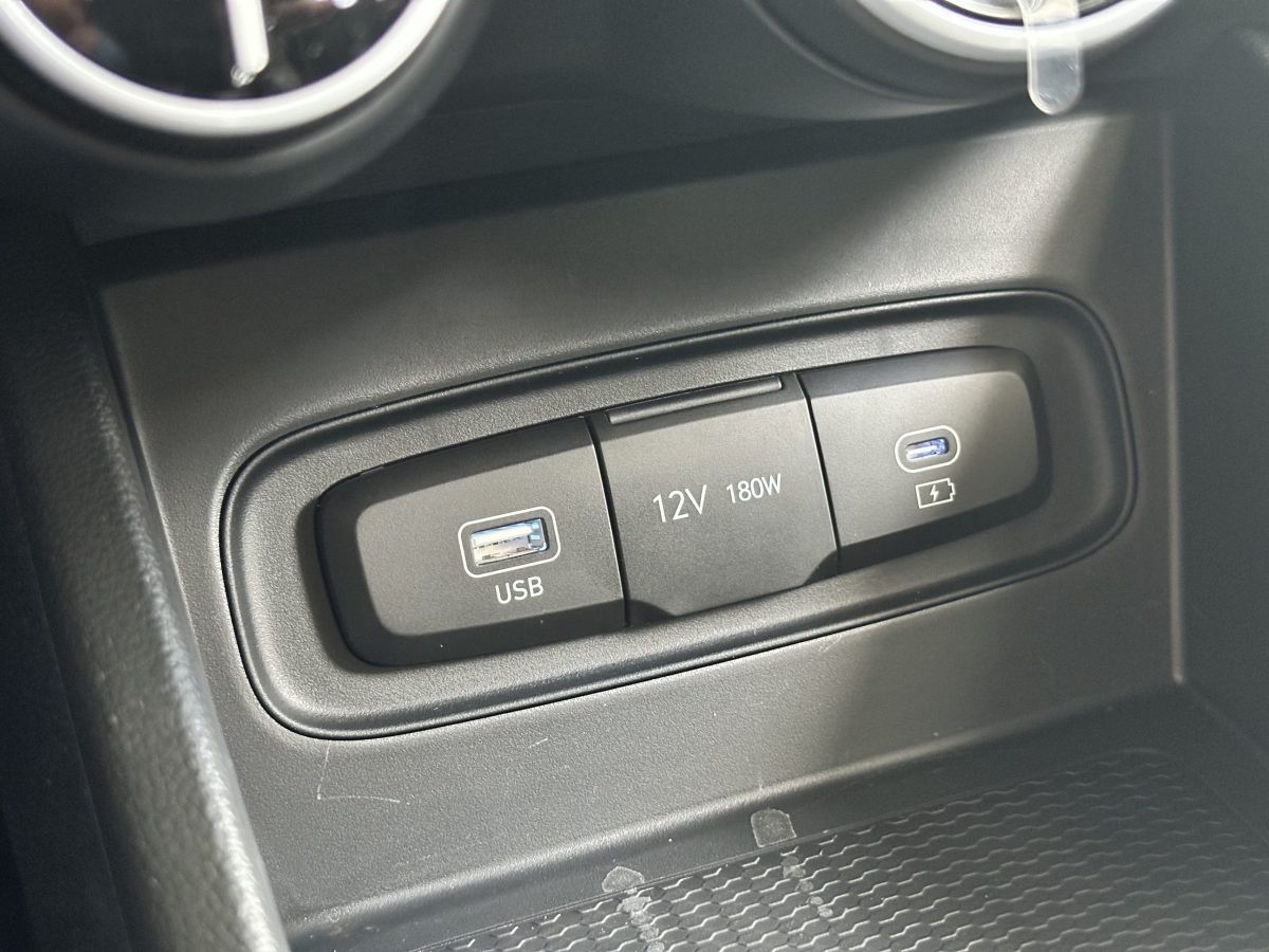 HYUNDAI Venue QX 1.6 Elegance AT A-pack