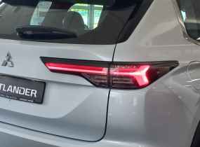 MITSUBISHI Outlander 2.5 CVT Business