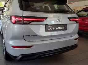 MITSUBISHI Outlander 2.5 CVT Business