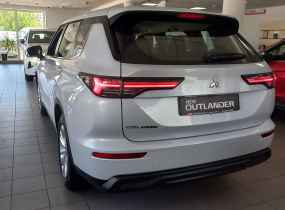 MITSUBISHI Outlander 2.5 CVT Business