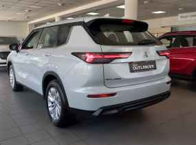 MITSUBISHI Outlander 2.5 CVT Business