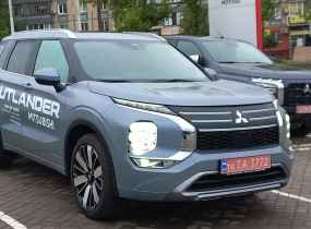 MITSUBISHI Outlander 2.5 CVT Ultimate