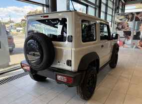 Suzuki Jimny 1.5 MT