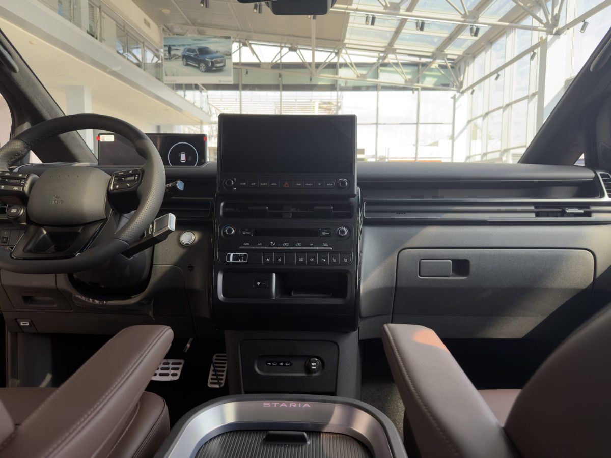HYUNDAI Staria US4 PE 2.2 CRDi 7-Top 2SR 8AT 4WD