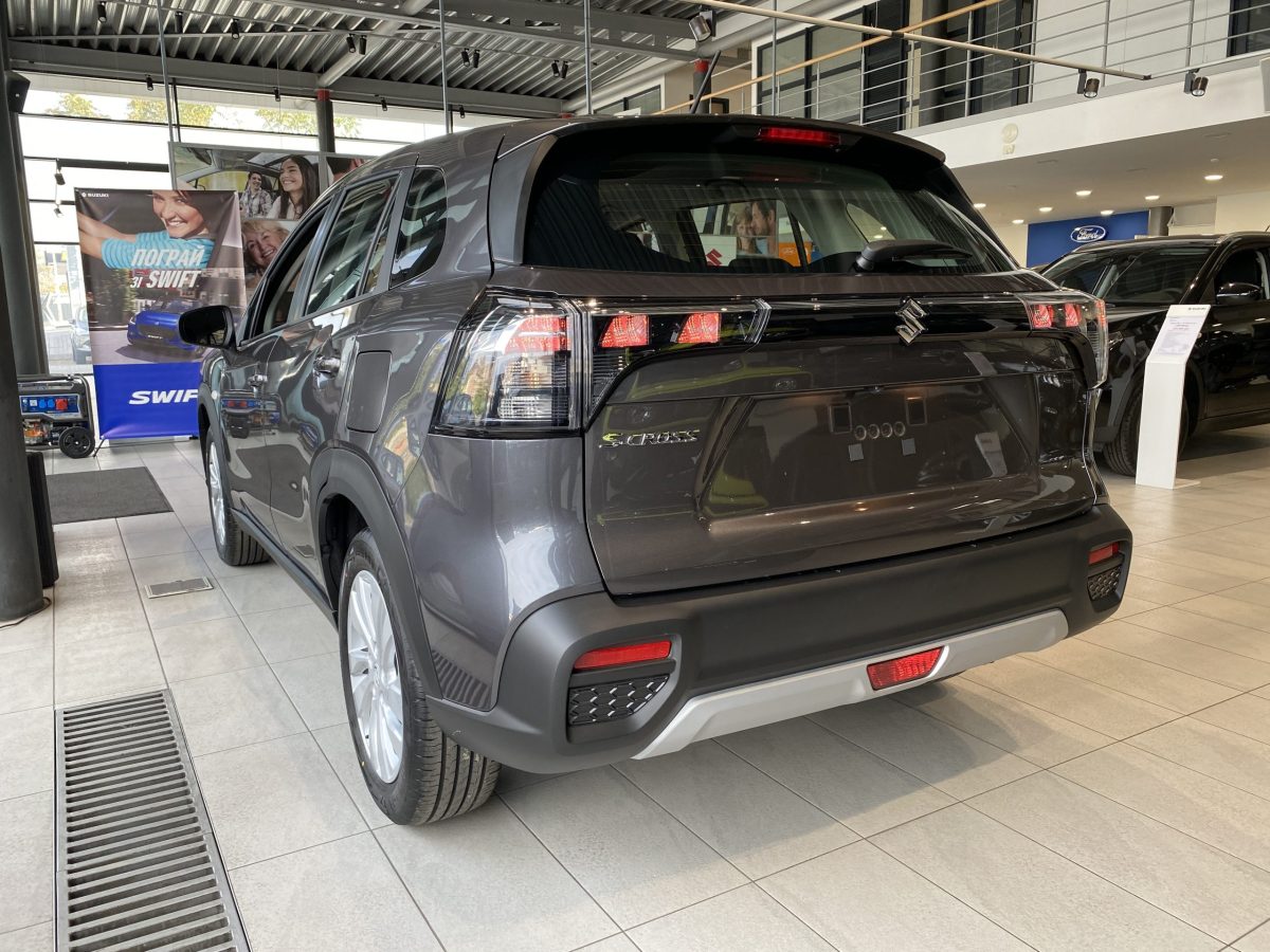 Suzuki S-cross 1.4T 4WD A/T GL