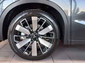MITSUBISHI Outlander 2.5 CVT Ultimate Plus