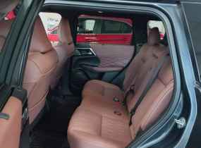 MITSUBISHI Outlander 2.5 CVT Ultimate Plus