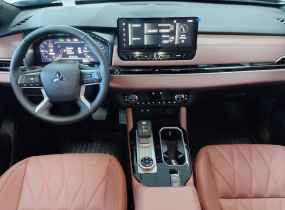 MITSUBISHI Outlander 2.5 CVT Ultimate Plus