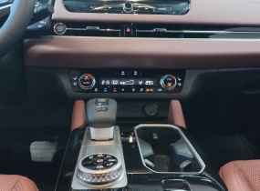 MITSUBISHI Outlander 2.5 CVT Ultimate Plus