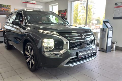 MITSUBISHI Outlander 2.5 CVT Ultimate Plus