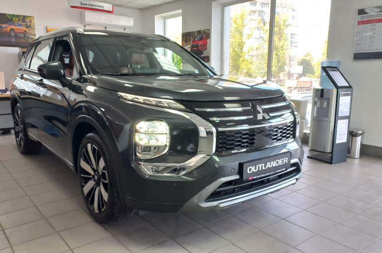MITSUBISHI Outlander 2.5 CVT Ultimate Plus