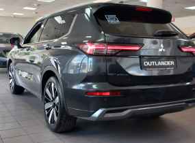 MITSUBISHI Outlander 2.5 CVT Ultimate Plus