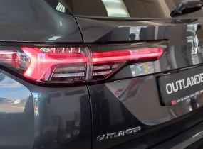 MITSUBISHI Outlander 2.5 CVT Ultimate Plus