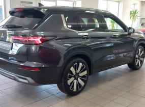 MITSUBISHI Outlander 2.5 CVT Ultimate Plus