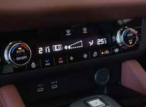 MITSUBISHI Outlander 2.5 CVT Ultimate Plus