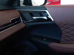 MITSUBISHI Outlander 2.5 CVT Ultimate Plus