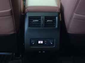 MITSUBISHI Outlander 2.5 CVT Ultimate Plus