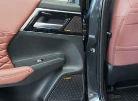 MITSUBISHI Outlander 2.5 CVT Ultimate Plus