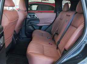 MITSUBISHI Outlander 2.5 CVT Ultimate Plus