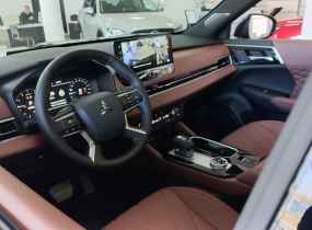 MITSUBISHI Outlander 2.5 CVT Ultimate Plus